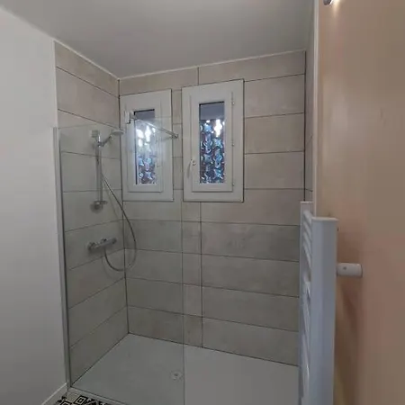 - Vue Imprenable Sur La Cite Medievale - Parking Gratuit - Climatise Appartement Carcassonne